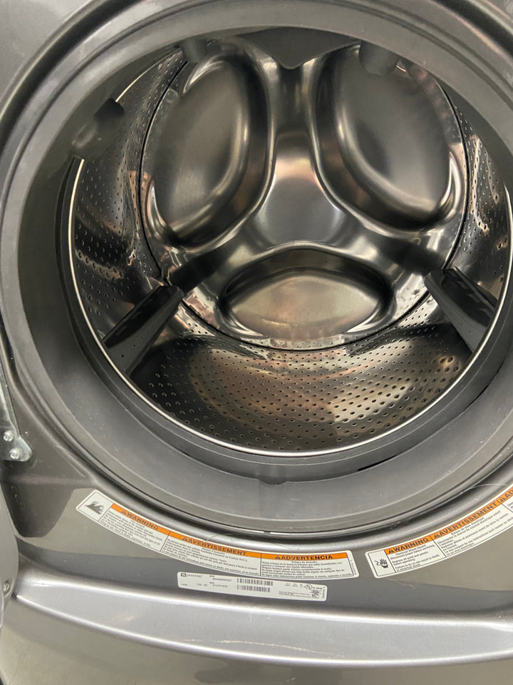 [USED] Maytag Maxima Washer with Pedestal and New Gasket - Chrome